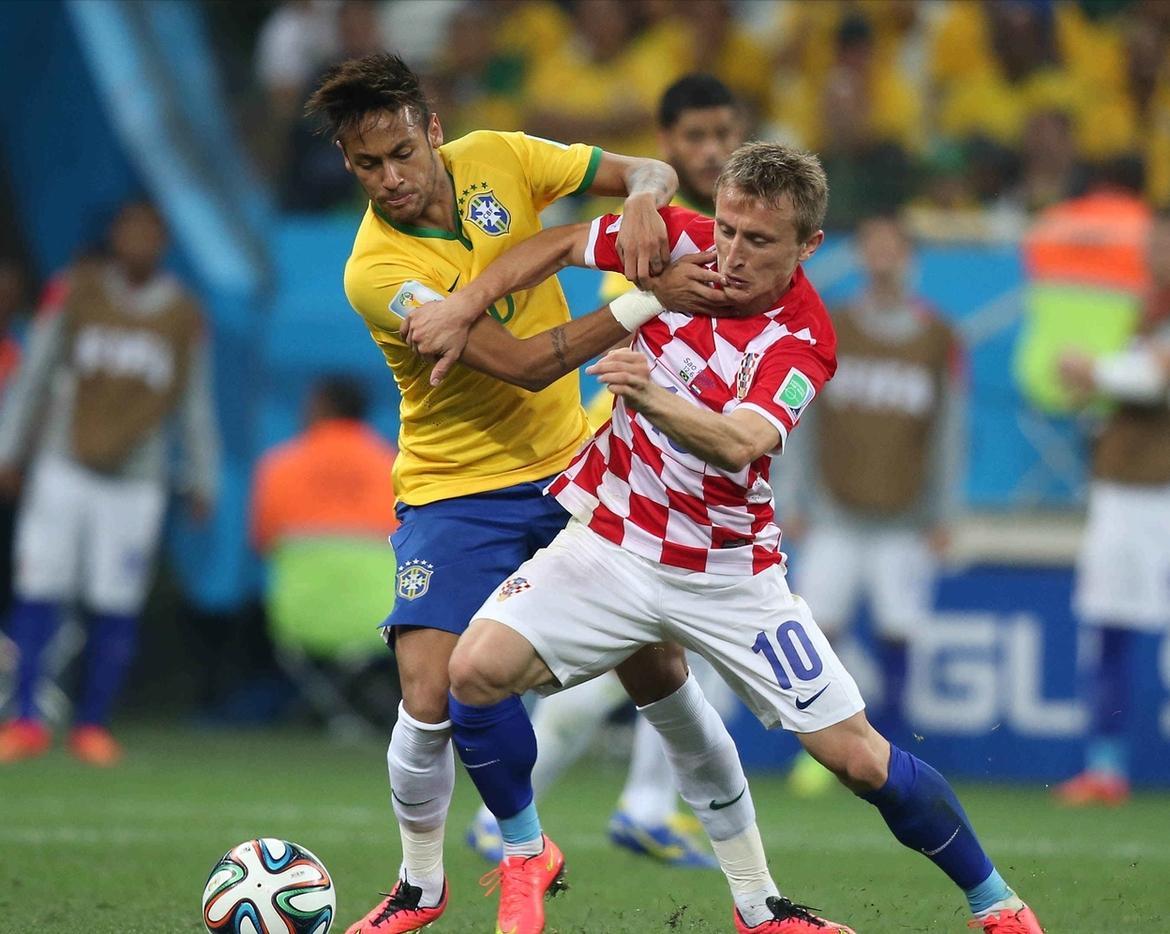 内马尔关键节点挺进下一轮，西班牙队带队取胜！